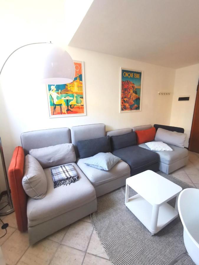 Old Town Apartment With Terrace - Live Love Lake Peschiera del Garda Exteriér fotografie