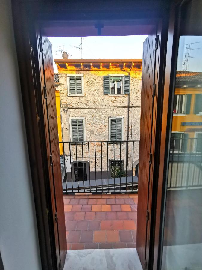 Old Town Apartment With Terrace - Live Love Lake Peschiera del Garda Exteriér fotografie