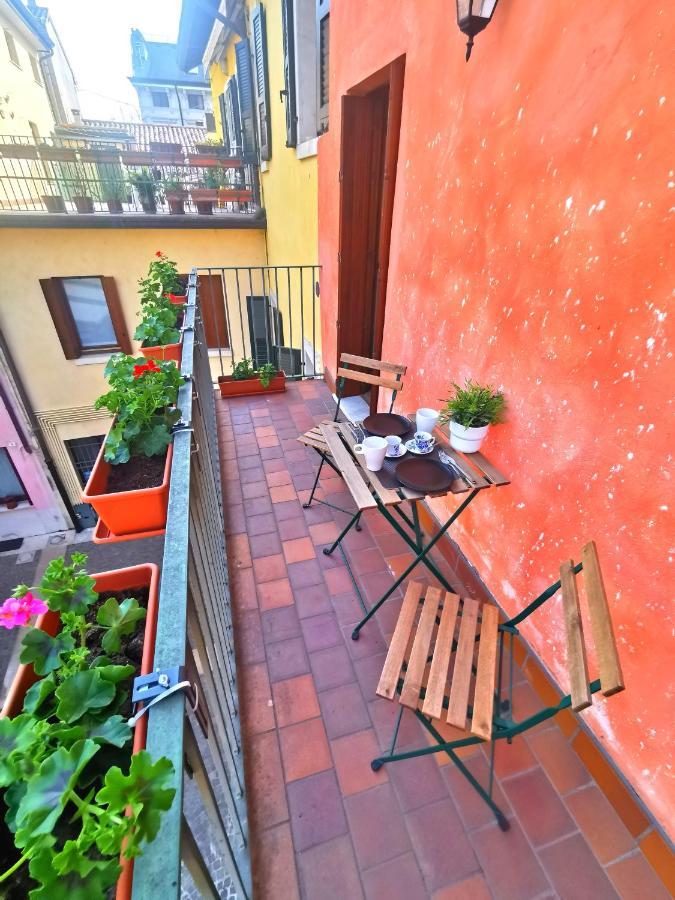 Old Town Apartment With Terrace - Live Love Lake Peschiera del Garda Exteriér fotografie