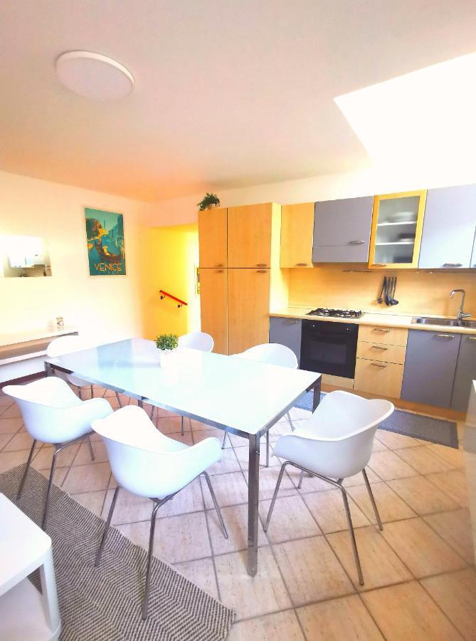 Old Town Apartment With Terrace - Live Love Lake Peschiera del Garda Exteriér fotografie
