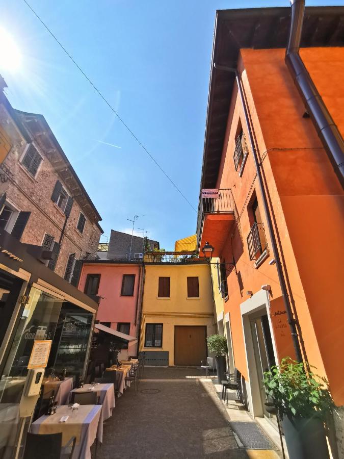 Old Town Apartment With Terrace - Live Love Lake Peschiera del Garda Exteriér fotografie