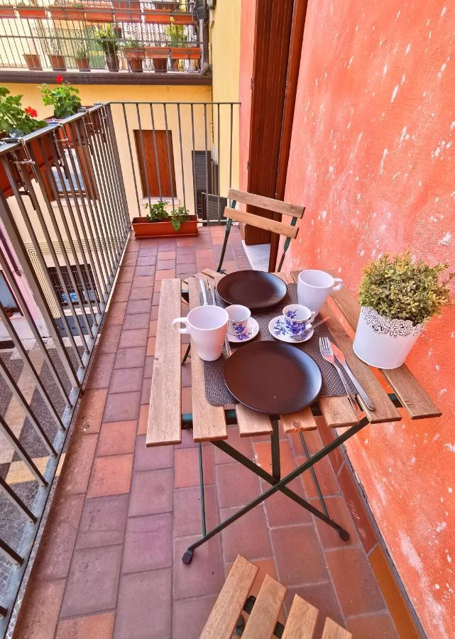 Old Town Apartment With Terrace - Live Love Lake Peschiera del Garda Exteriér fotografie