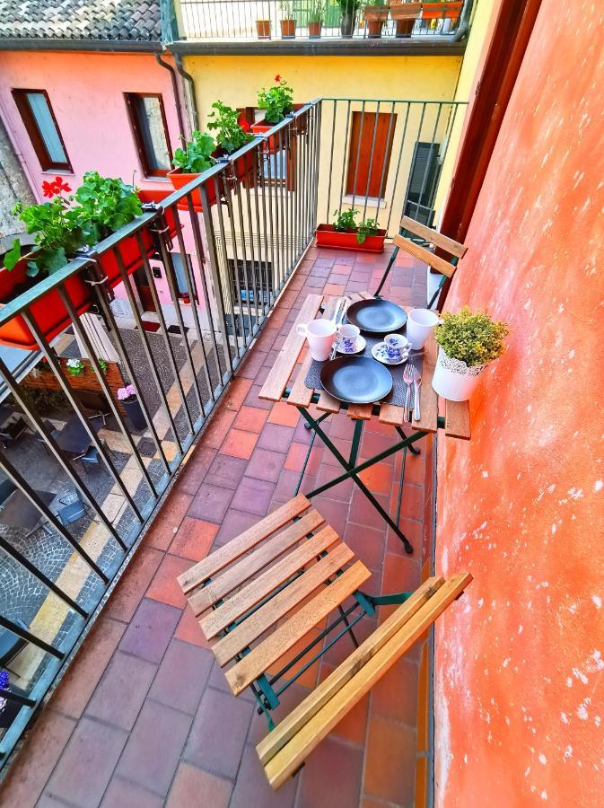Old Town Apartment With Terrace - Live Love Lake Peschiera del Garda Exteriér fotografie