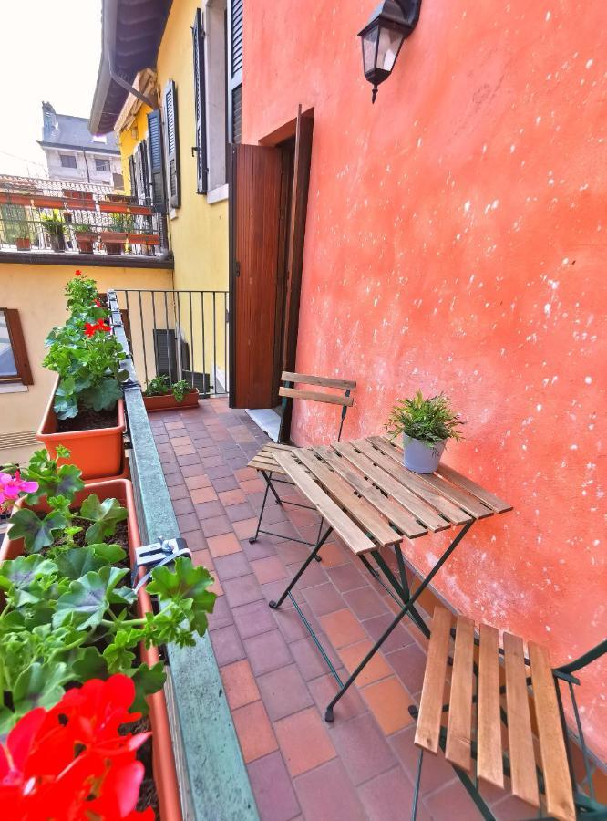 Old Town Apartment With Terrace - Live Love Lake Peschiera del Garda Exteriér fotografie