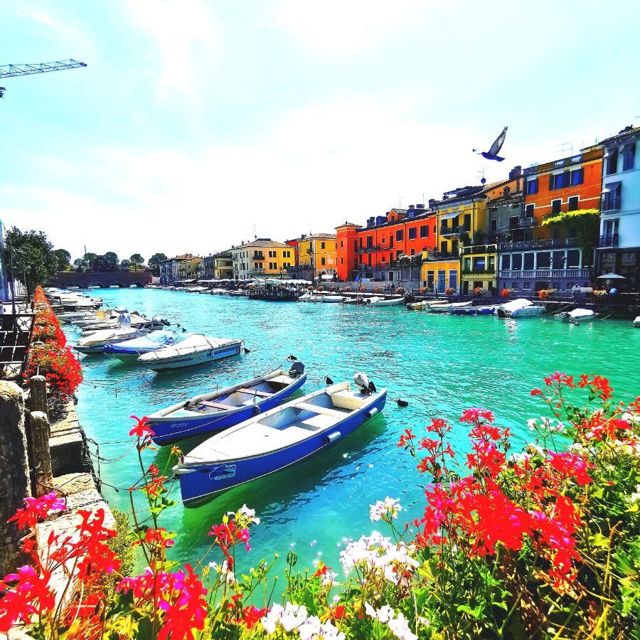 Old Town Apartment With Terrace - Live Love Lake Peschiera del Garda Exteriér fotografie